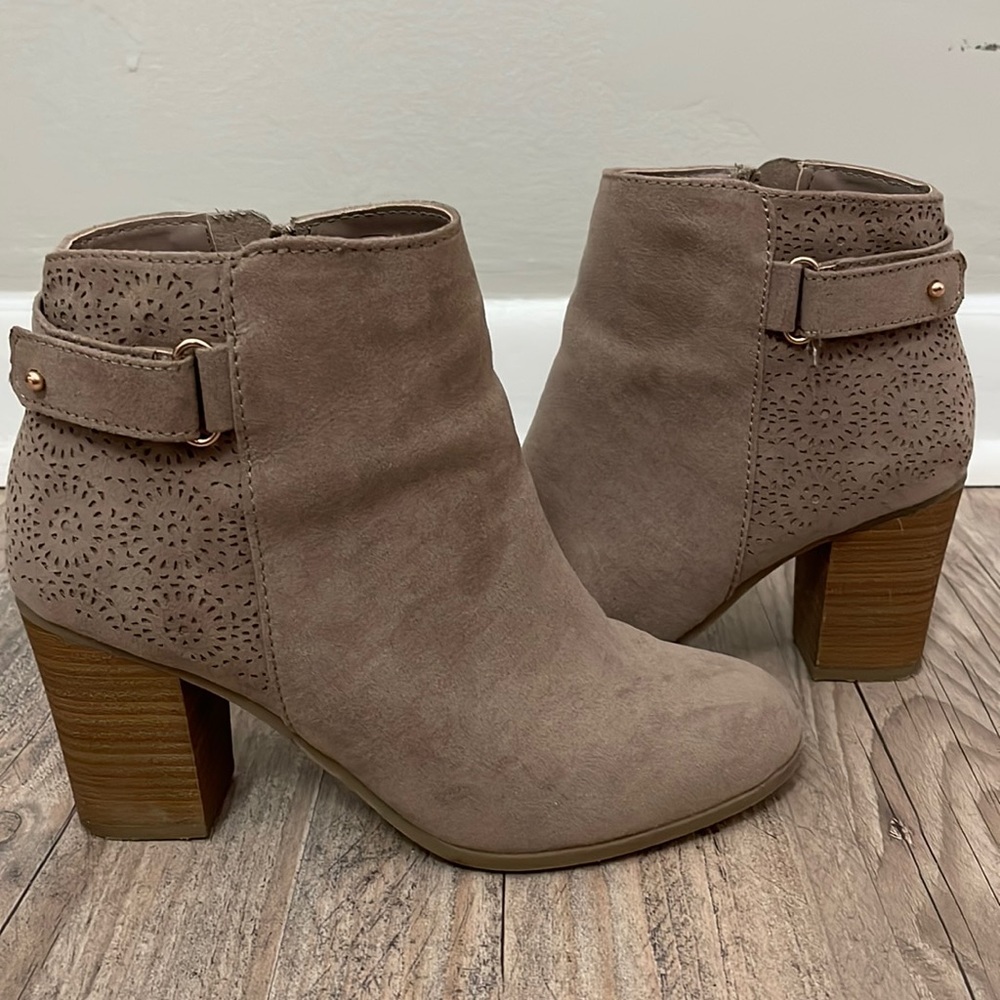 Size 6 Tan Booties